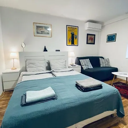 Slaviya Oda ve Kahvaltı 4*